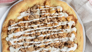 Cozy Christmas Cinnamon Roll Pizza: A Holiday Favorite by Pizza Pack